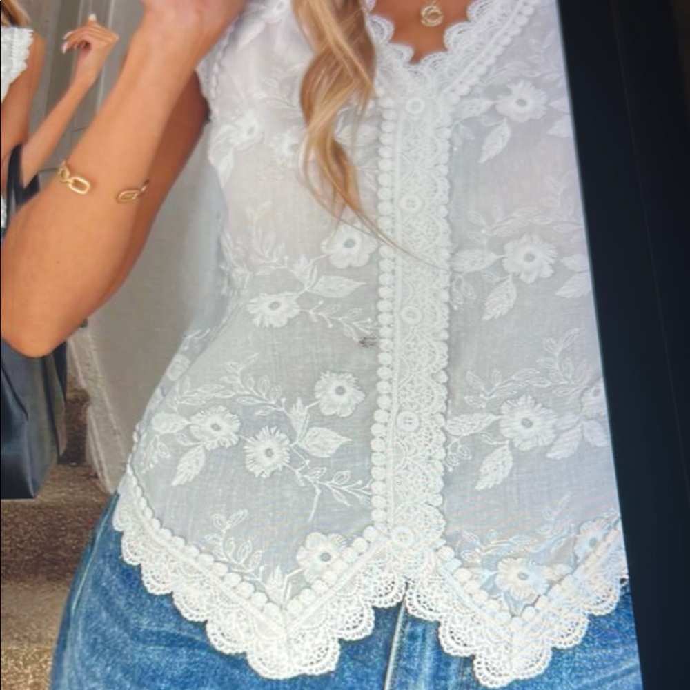072 Elegant White Floral Lace Blouse